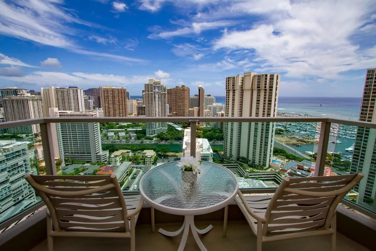 Ocean Views From Balcony Walk To Beach And Mall 3024 Honolulu USA